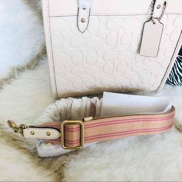 100% Authentic Brand New Coach Field Tote 22 C4829 In Signature Leather, Ivory - Picture 5 of 15